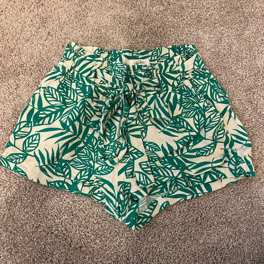 ❌SOLD❌ Tropical Leaf Pattern Shorts with Tie Belt